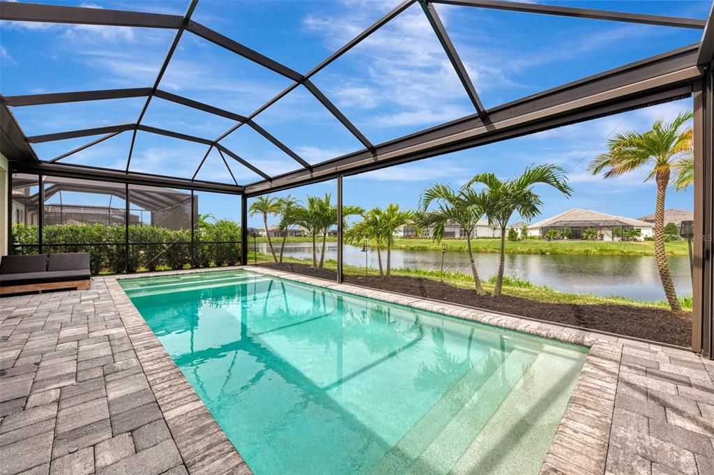 合同活跃: $700,000 (3 贝兹, 2 浴室, 2336 平方英尺)