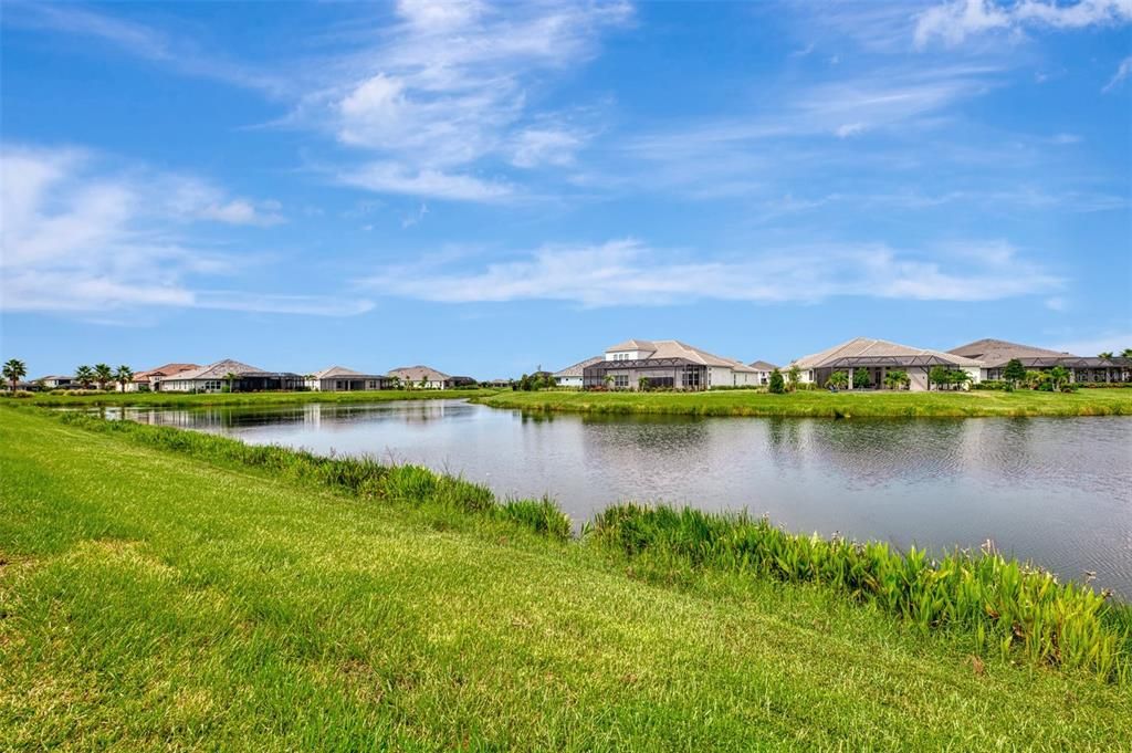 合同活跃: $700,000 (3 贝兹, 2 浴室, 2336 平方英尺)