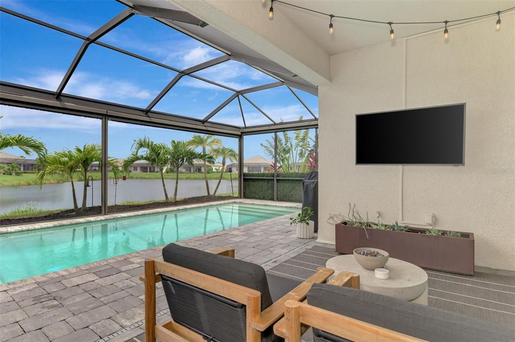 合同活跃: $700,000 (3 贝兹, 2 浴室, 2336 平方英尺)