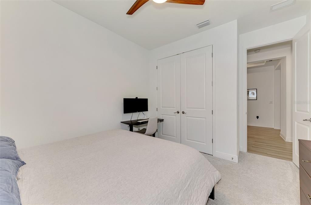 合同活跃: $700,000 (3 贝兹, 2 浴室, 2336 平方英尺)