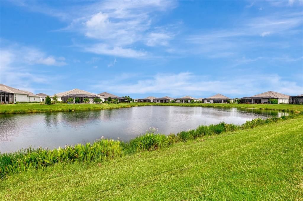 合同活跃: $700,000 (3 贝兹, 2 浴室, 2336 平方英尺)