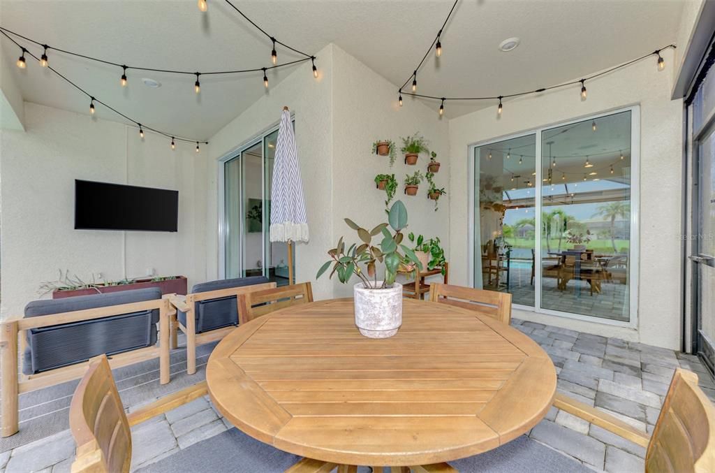 合同活跃: $700,000 (3 贝兹, 2 浴室, 2336 平方英尺)