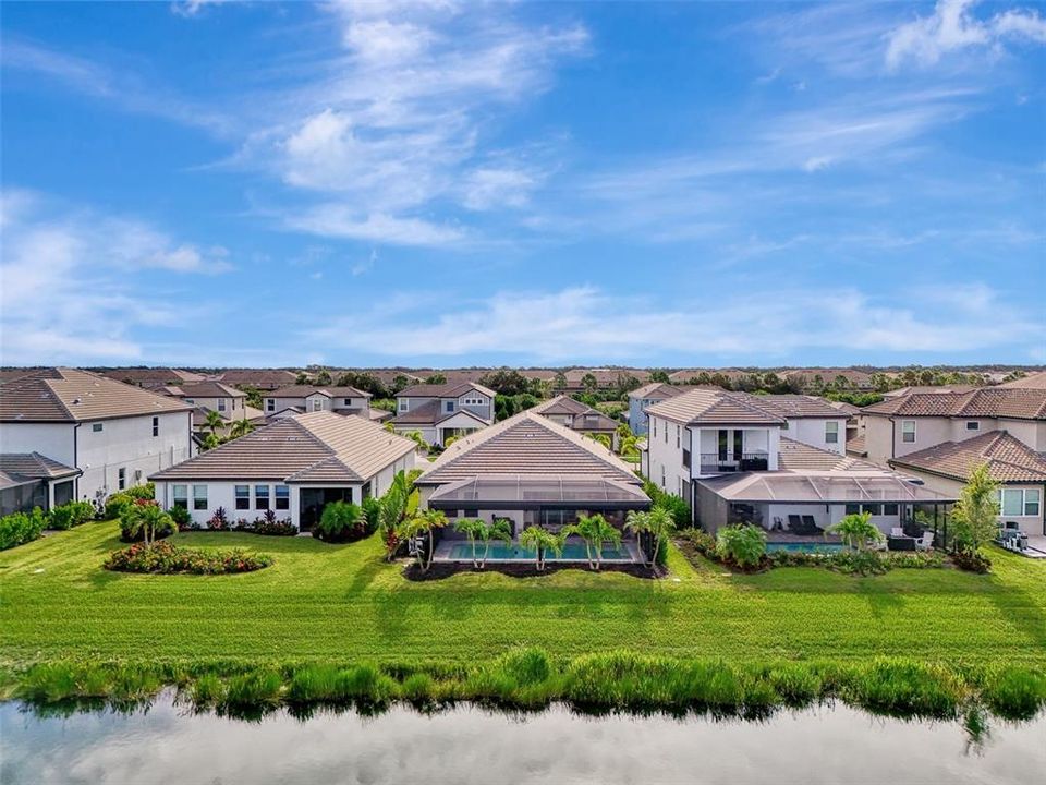 合同活跃: $700,000 (3 贝兹, 2 浴室, 2336 平方英尺)