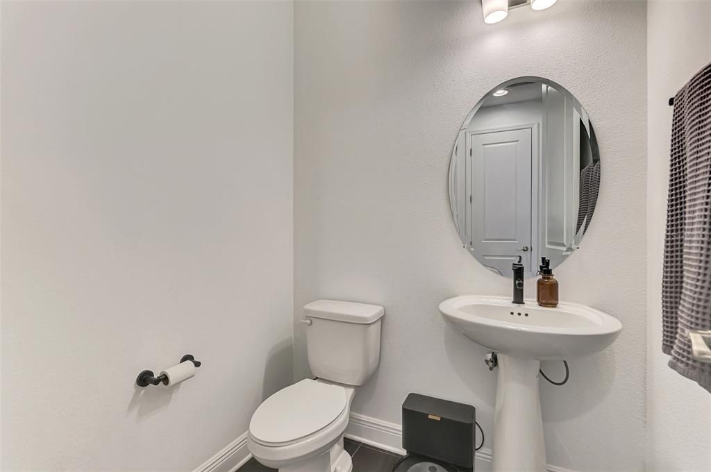 合同活跃: $700,000 (3 贝兹, 2 浴室, 2336 平方英尺)