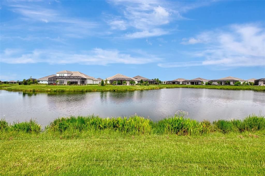 合同活跃: $700,000 (3 贝兹, 2 浴室, 2336 平方英尺)