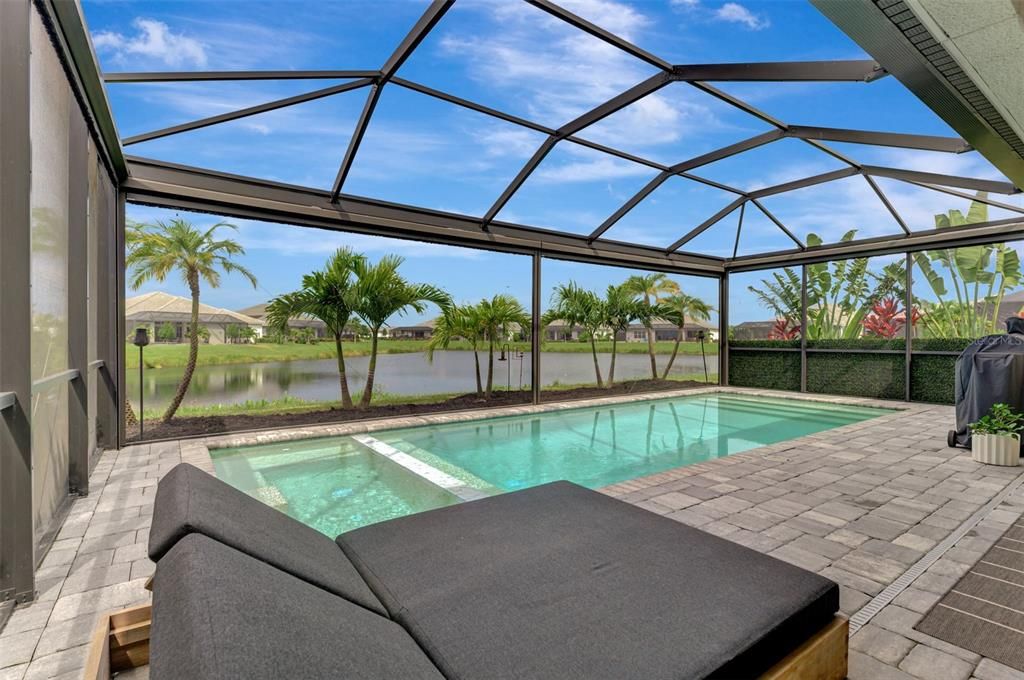 合同活跃: $700,000 (3 贝兹, 2 浴室, 2336 平方英尺)