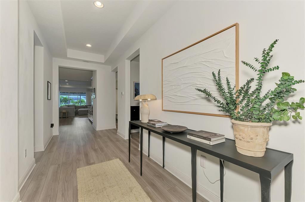 合同活跃: $700,000 (3 贝兹, 2 浴室, 2336 平方英尺)