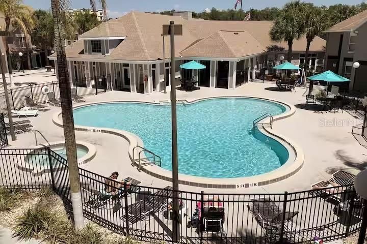 For Sale: $190,000 (1 beds, 1 baths, 524 Square Feet)