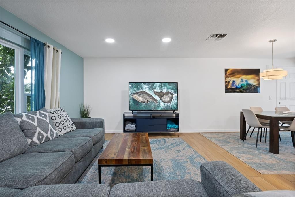 待售: $479,900 (4 贝兹, 2 浴室, 1977 平方英尺)