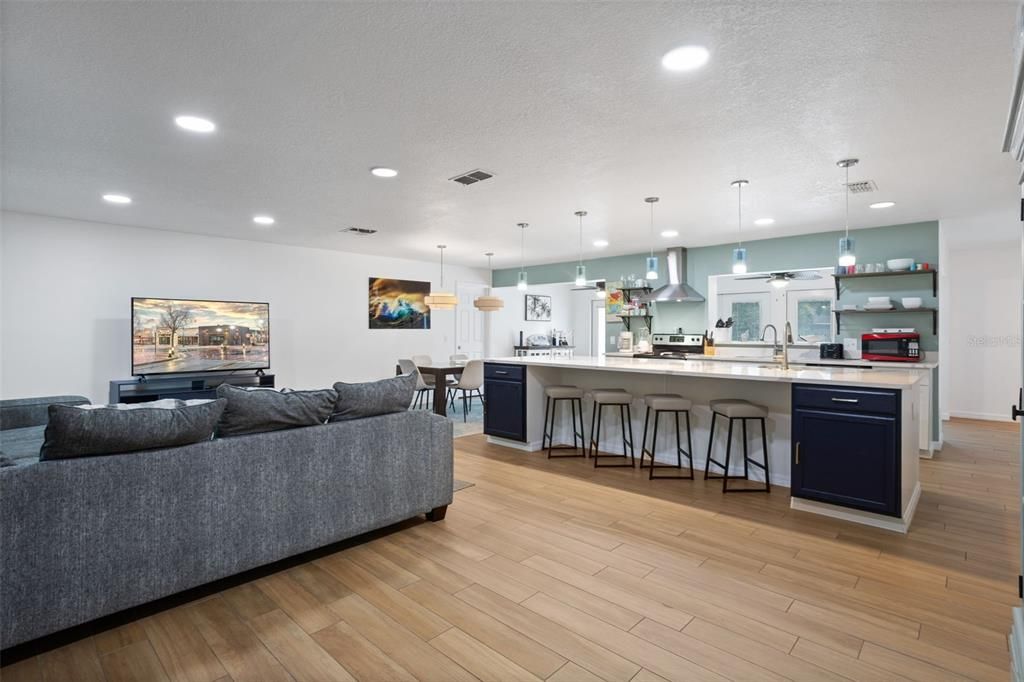 待售: $479,900 (4 贝兹, 2 浴室, 1977 平方英尺)