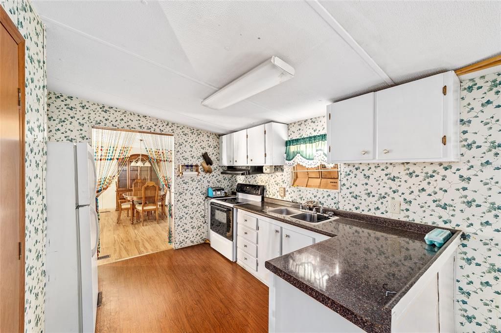 Под контрактом: $188,000 (3 спален, 2 ванн, 1560 Квадратных фут)