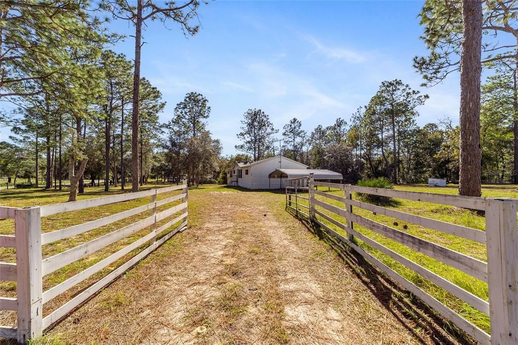 Под контрактом: $188,000 (3 спален, 2 ванн, 1560 Квадратных фут)