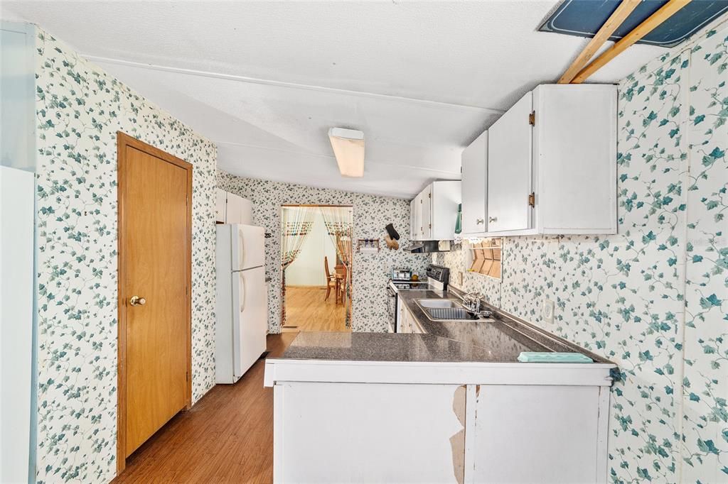 Под контрактом: $188,000 (3 спален, 2 ванн, 1560 Квадратных фут)