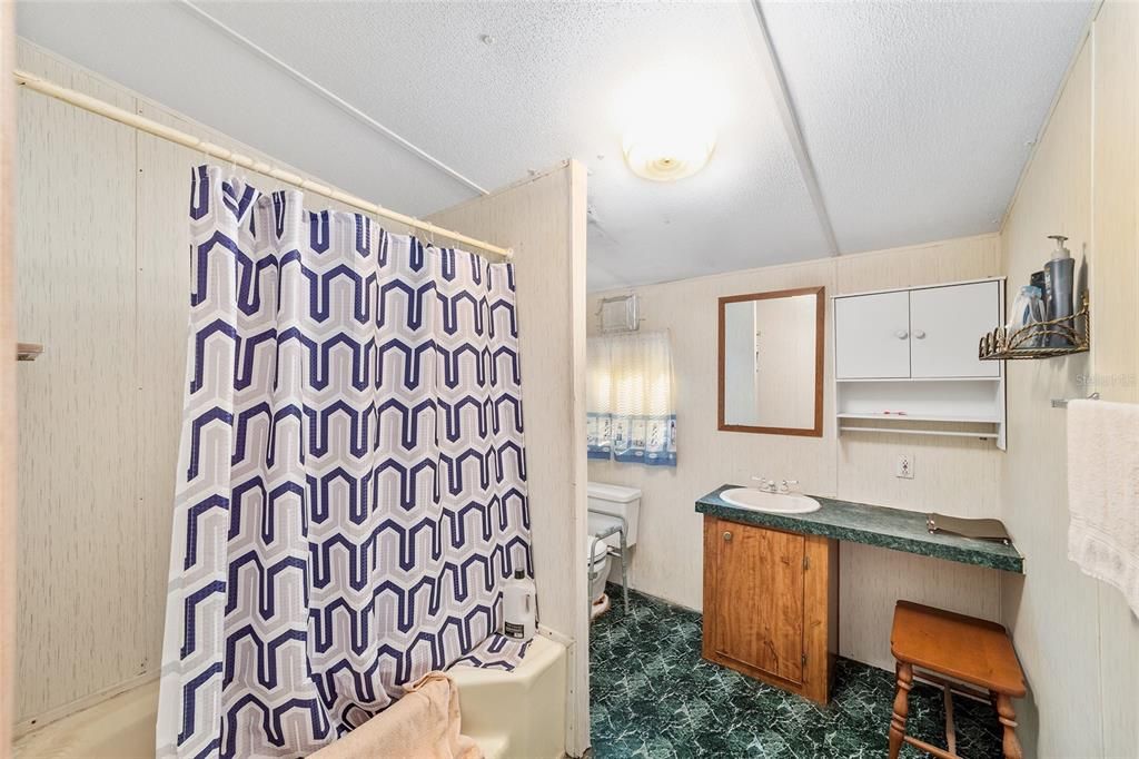 Под контрактом: $188,000 (3 спален, 2 ванн, 1560 Квадратных фут)