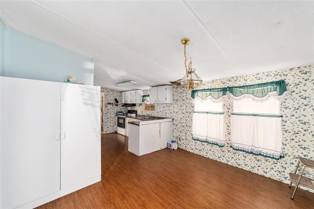 Под контрактом: $188,000 (3 спален, 2 ванн, 1560 Квадратных фут)