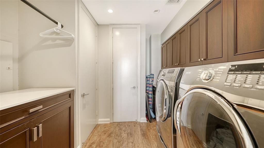 待售: $2,995,000 (2 贝兹, 2 浴室, 2525 平方英尺)