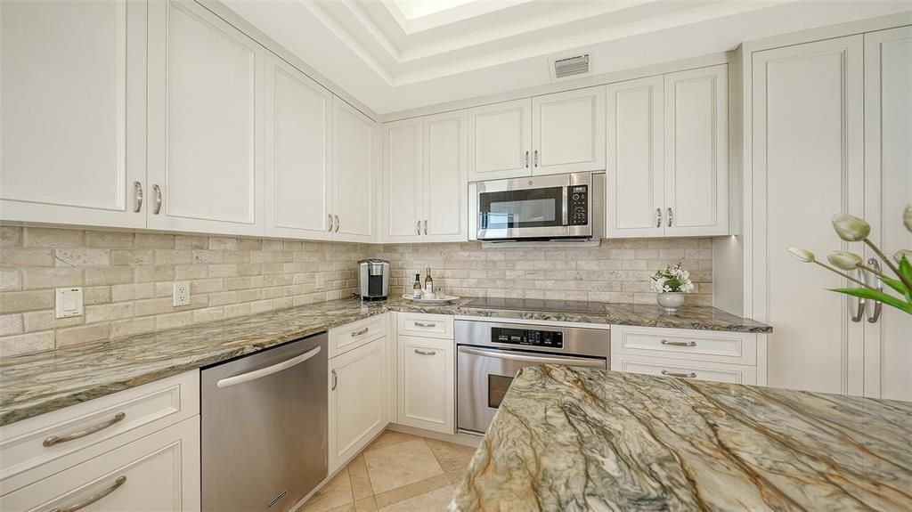 待售: $2,995,000 (2 贝兹, 2 浴室, 2525 平方英尺)