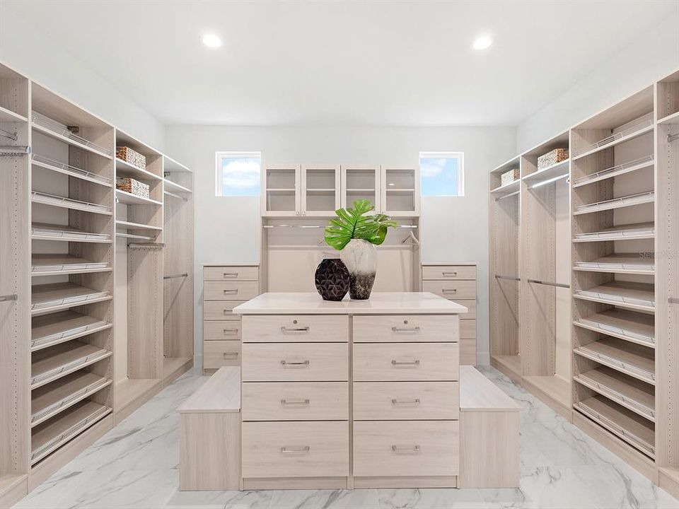 En Venta: $2,590,000 (4 camas, 4 baños, 4302 Pies cuadrados)