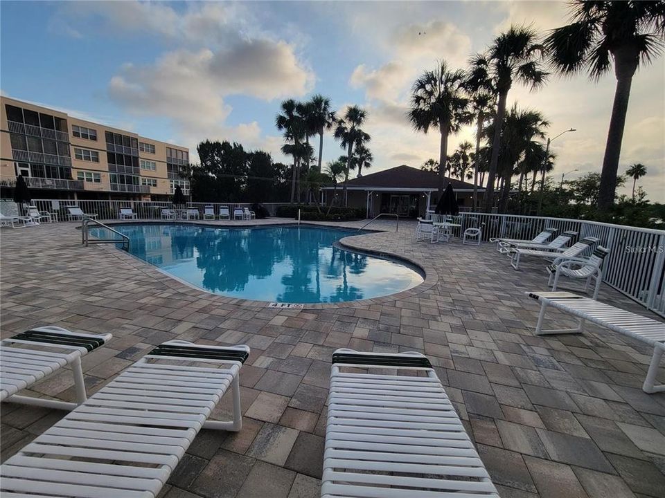 For Rent: $2,400 (2 beds, 2 baths, 1205 Square Feet)