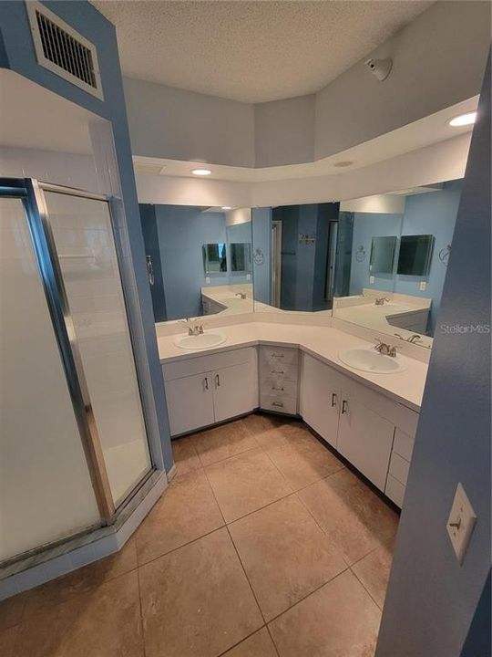 For Rent: $2,400 (2 beds, 2 baths, 1205 Square Feet)