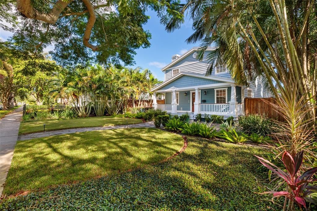 Под контрактом: $1,469,000 (4 спален, 2 ванн, 2304 Квадратных фут)