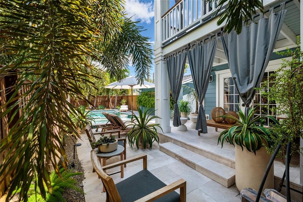 Под контрактом: $1,469,000 (4 спален, 2 ванн, 2304 Квадратных фут)