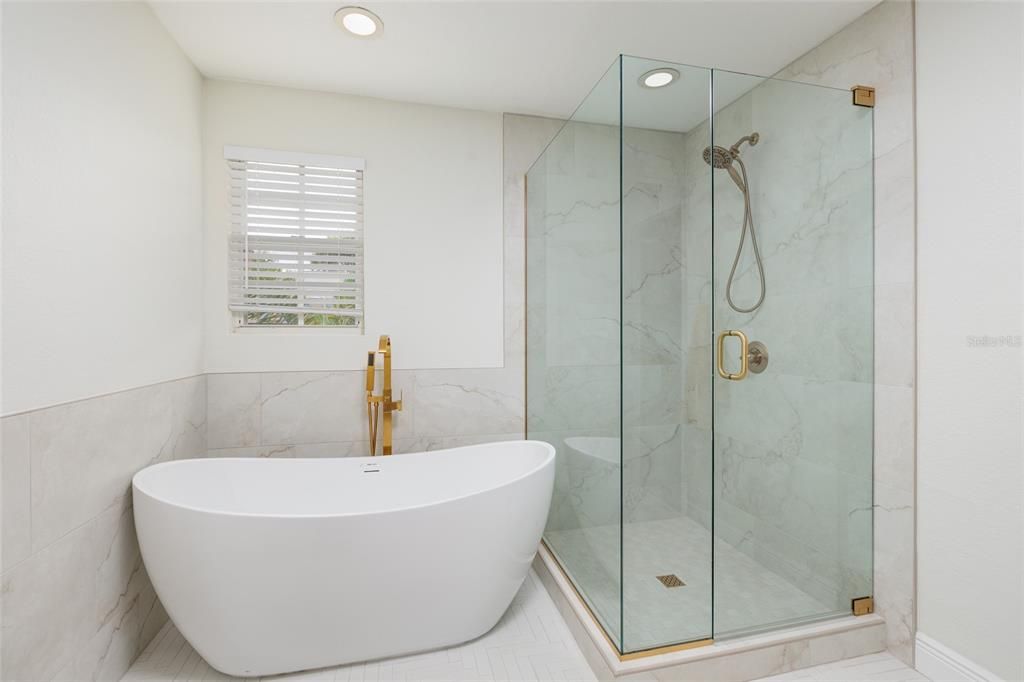 Под контрактом: $1,469,000 (4 спален, 2 ванн, 2304 Квадратных фут)