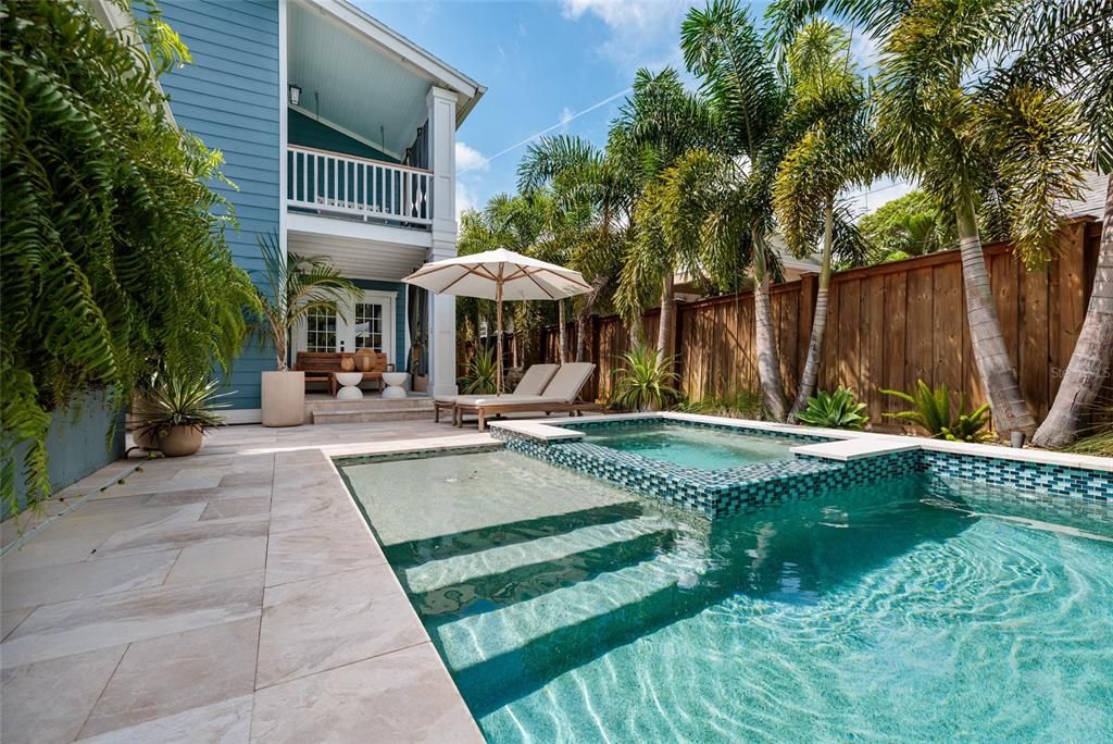 Под контрактом: $1,469,000 (4 спален, 2 ванн, 2304 Квадратных фут)