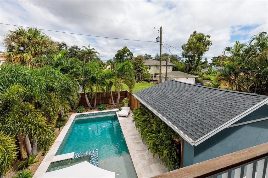 Под контрактом: $1,469,000 (4 спален, 2 ванн, 2304 Квадратных фут)