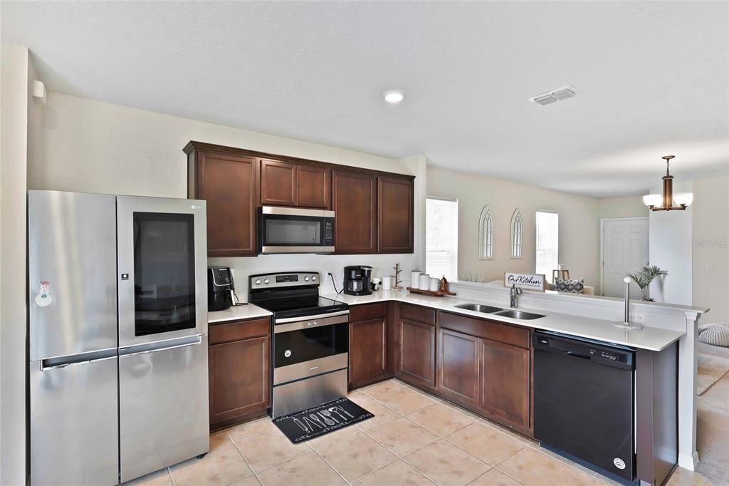 Active With Contract: $337,999 (3 beds, 2 baths, 1278 Square Feet)