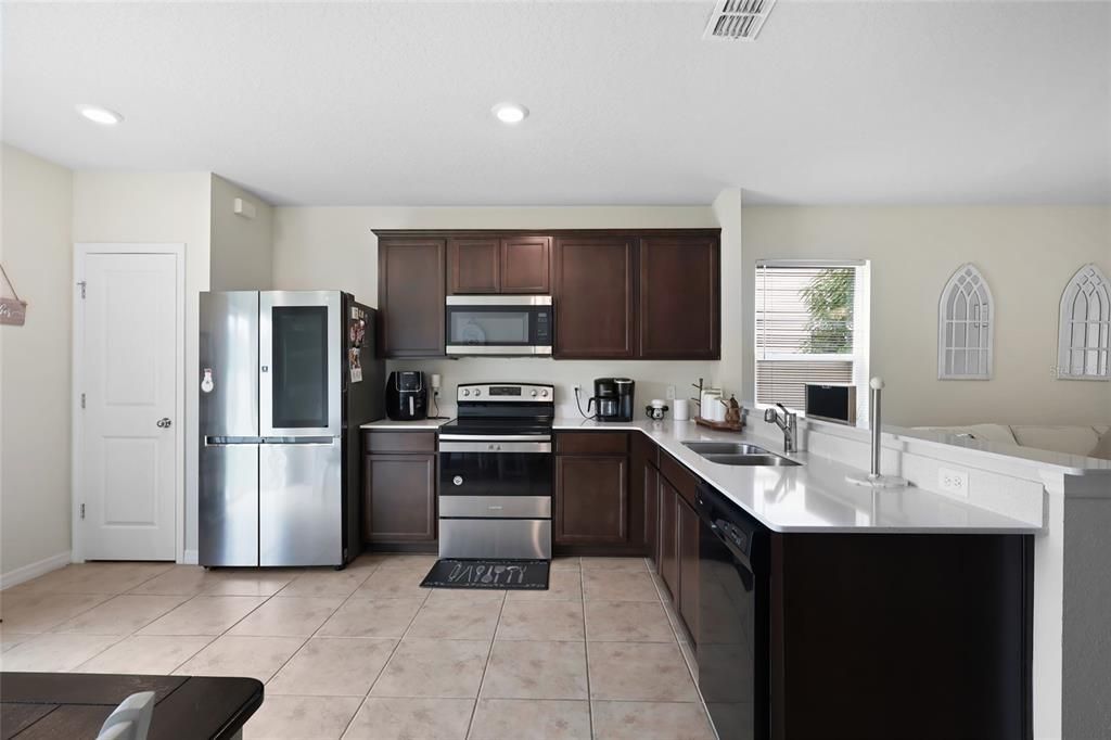 Active With Contract: $337,999 (3 beds, 2 baths, 1278 Square Feet)