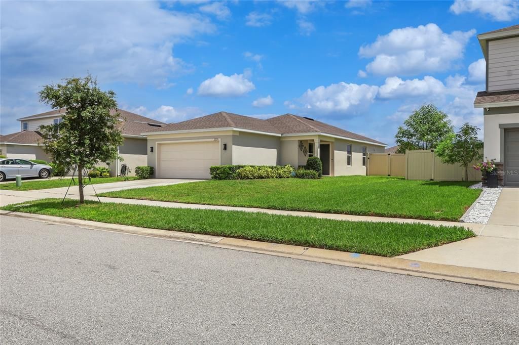 Active With Contract: $337,999 (3 beds, 2 baths, 1278 Square Feet)