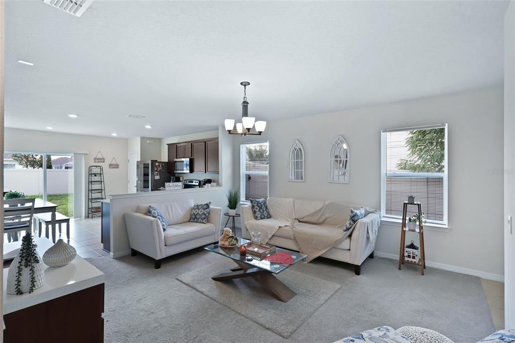 Active With Contract: $337,999 (3 beds, 2 baths, 1278 Square Feet)