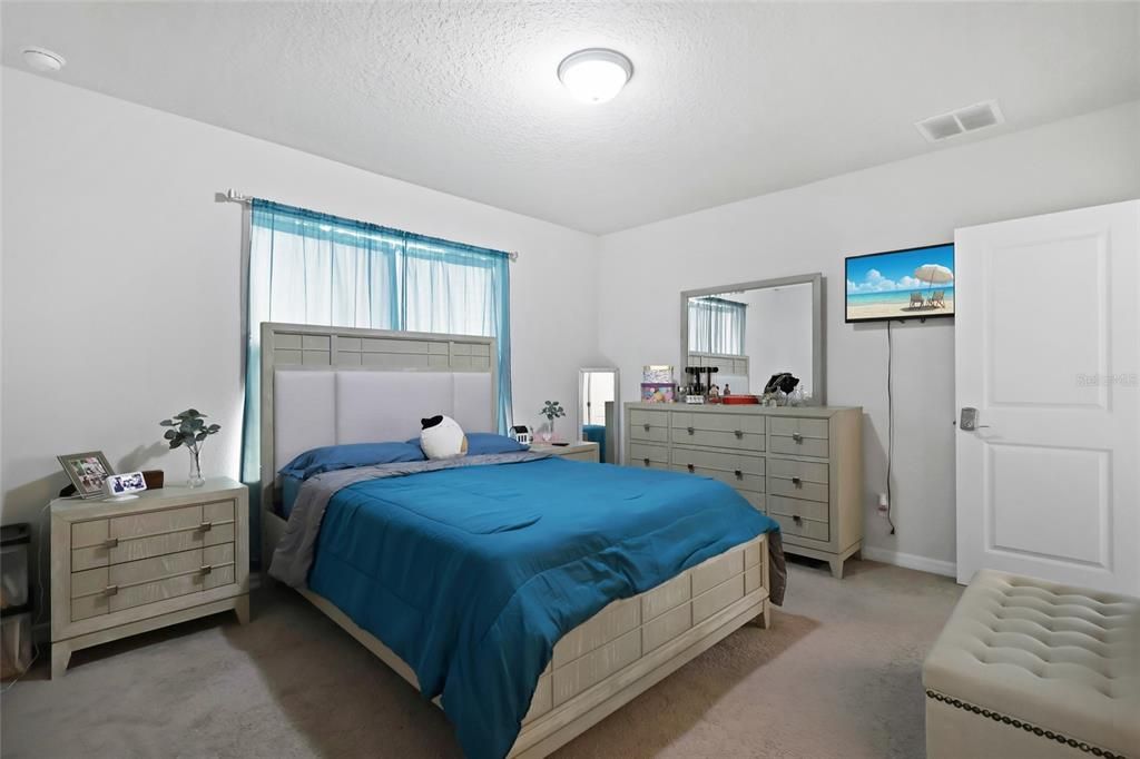 Active With Contract: $337,999 (3 beds, 2 baths, 1278 Square Feet)