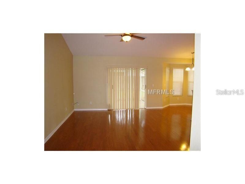 出租: $2,595 (3 贝兹, 2 浴室, 1378 平方英尺)