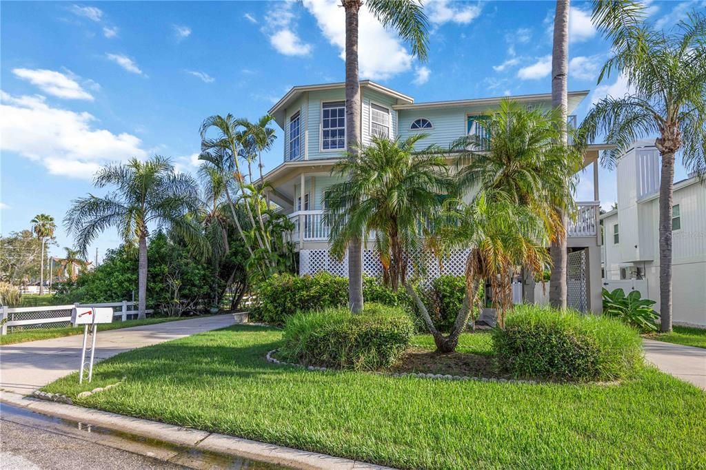 For Sale: $974,900 (4 beds, 3 baths, 2272 Square Feet)