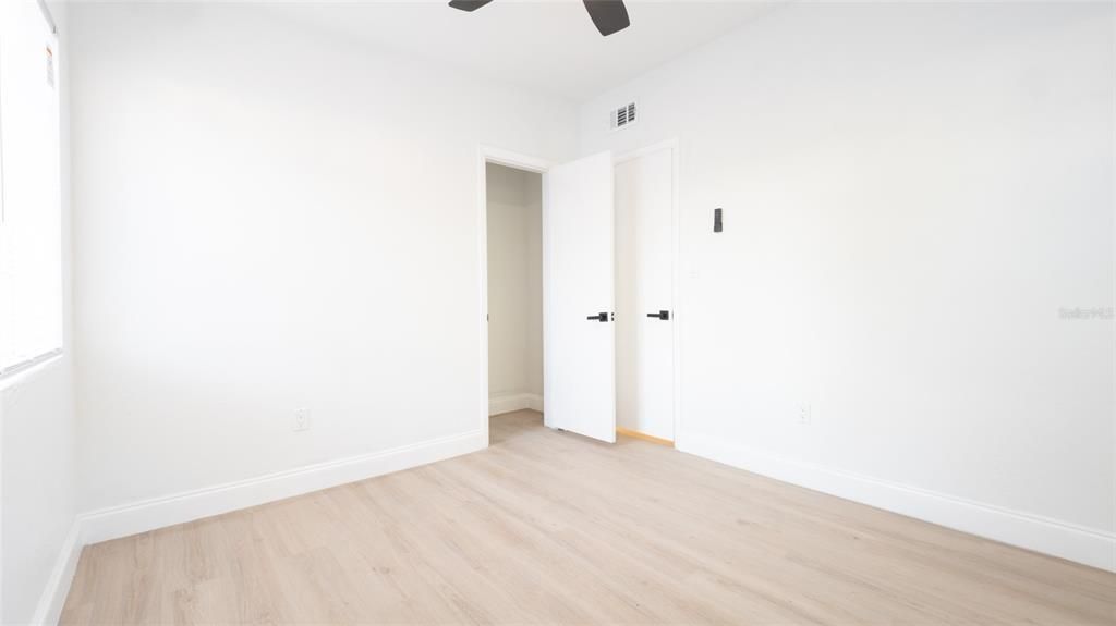 合同活跃: $360,000 (3 贝兹, 1 浴室, 924 平方英尺)