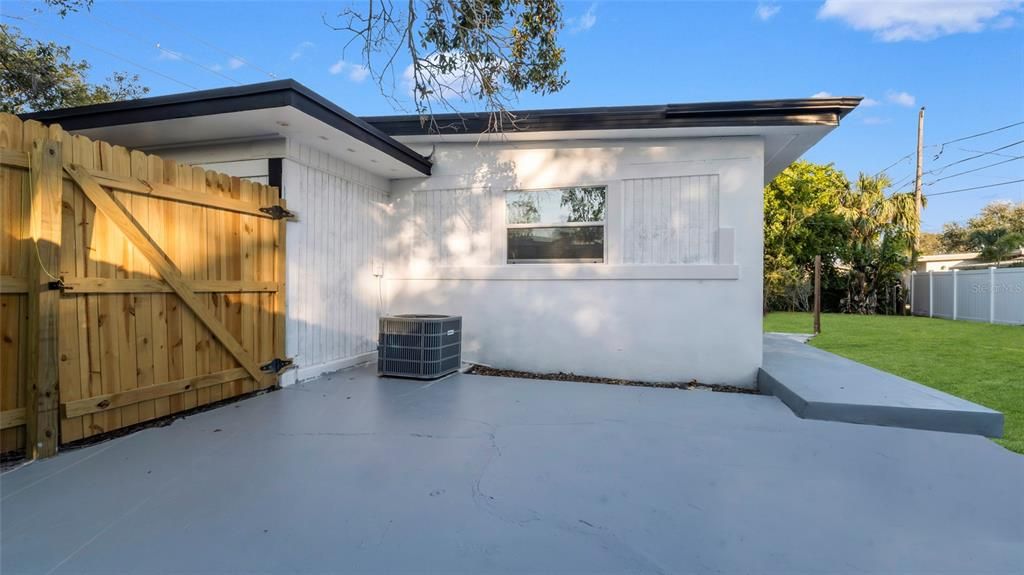 合同活跃: $360,000 (3 贝兹, 1 浴室, 924 平方英尺)