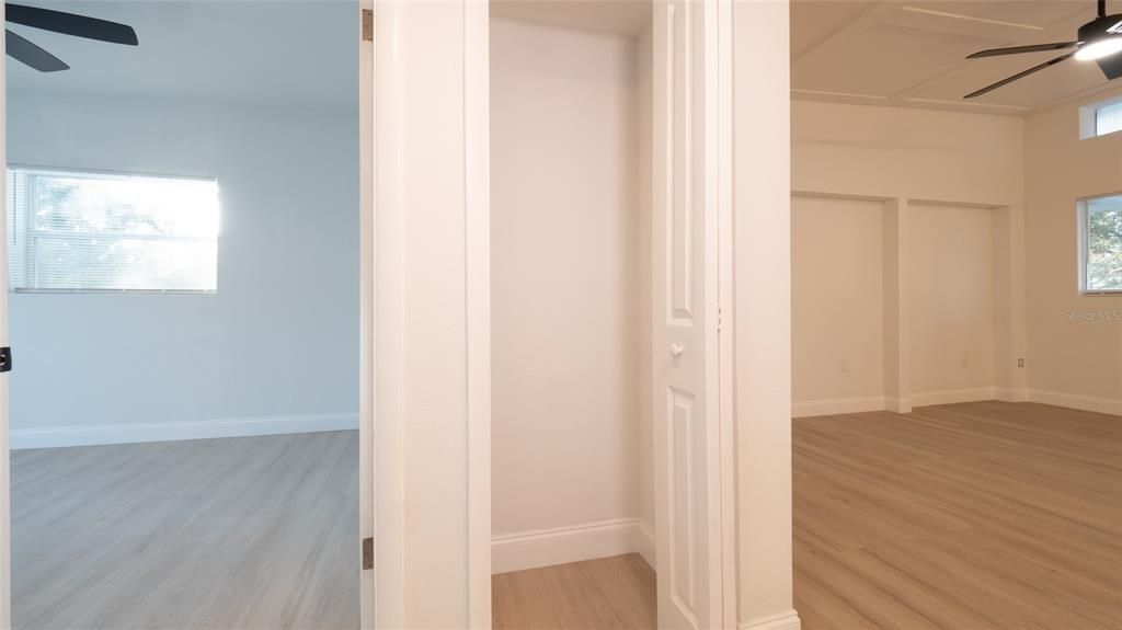 合同活跃: $360,000 (3 贝兹, 1 浴室, 924 平方英尺)