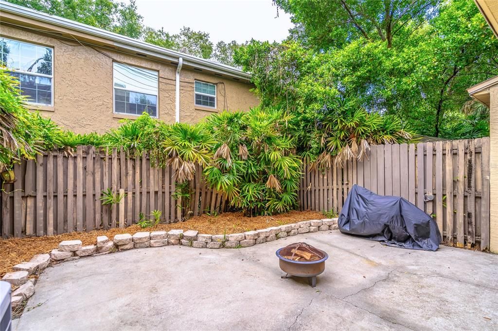 На продажу: $310,000 (2 спален, 2 ванн, 1190 Квадратных фут)