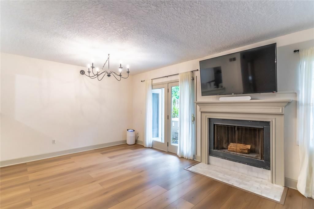 На продажу: $310,000 (2 спален, 2 ванн, 1190 Квадратных фут)