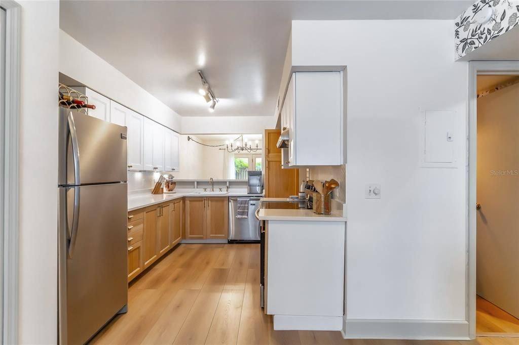 На продажу: $310,000 (2 спален, 2 ванн, 1190 Квадратных фут)