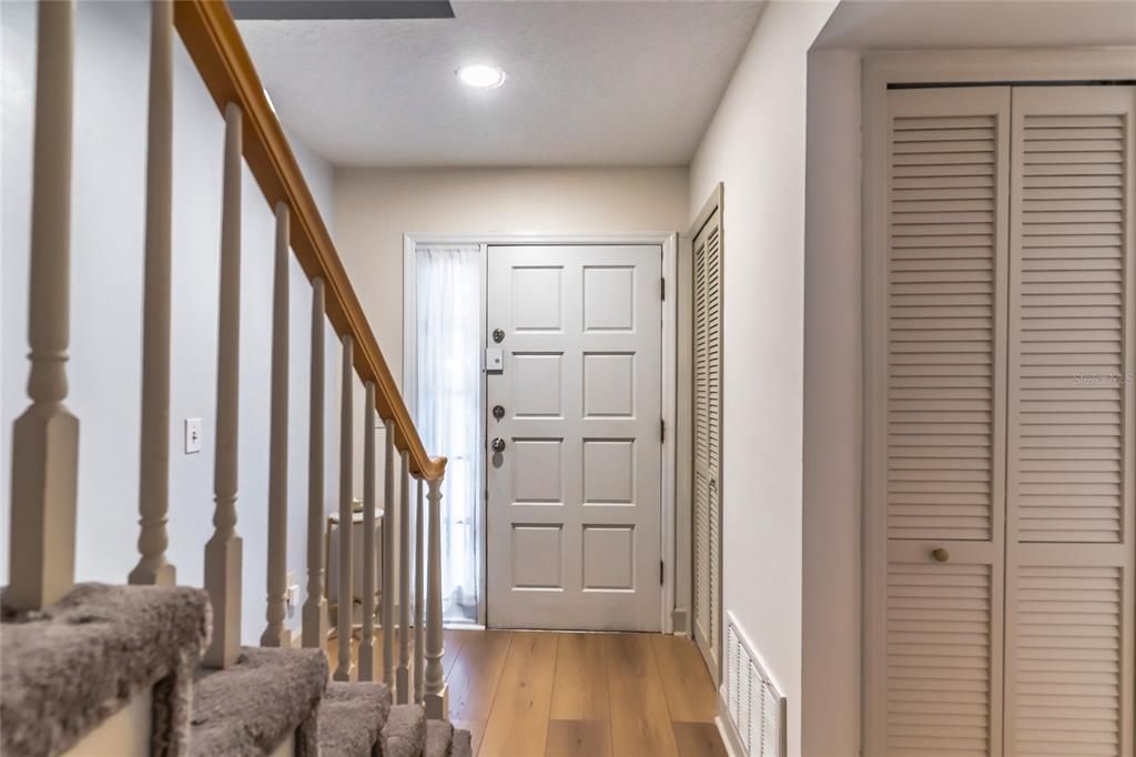 На продажу: $310,000 (2 спален, 2 ванн, 1190 Квадратных фут)