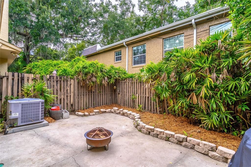 На продажу: $310,000 (2 спален, 2 ванн, 1190 Квадратных фут)