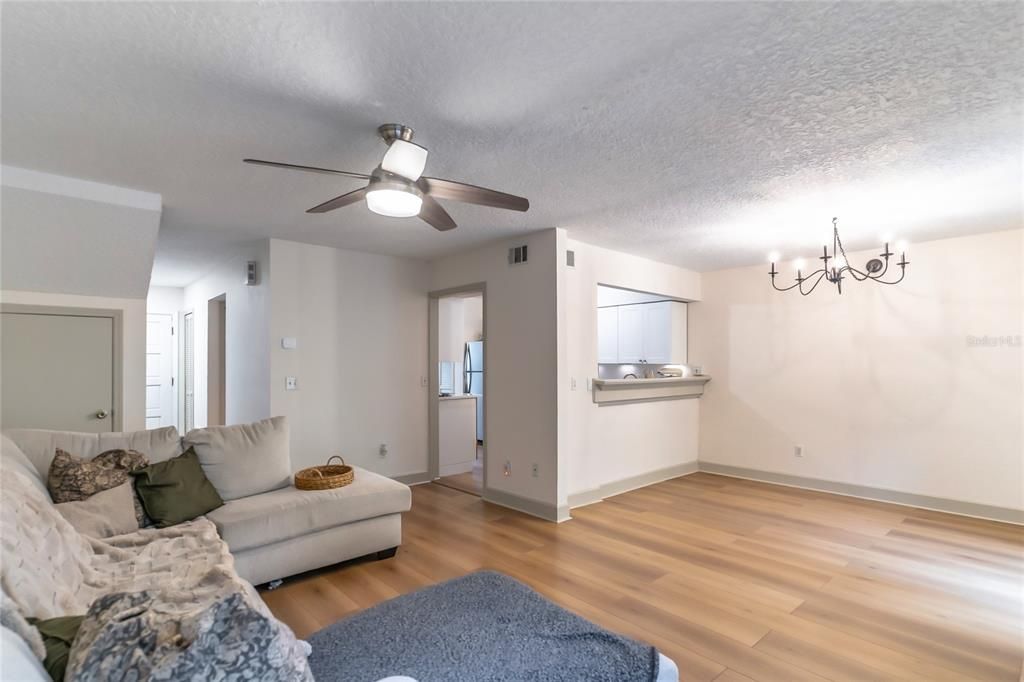 На продажу: $310,000 (2 спален, 2 ванн, 1190 Квадратных фут)