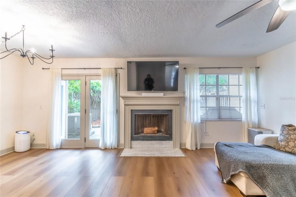 На продажу: $310,000 (2 спален, 2 ванн, 1190 Квадратных фут)