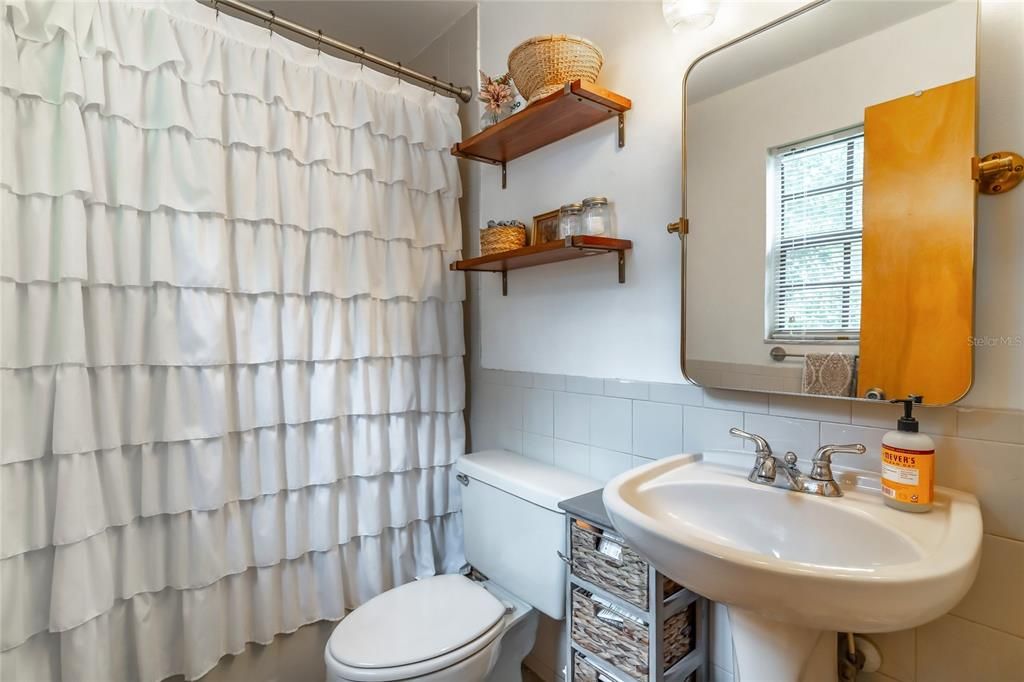 На продажу: $310,000 (2 спален, 2 ванн, 1190 Квадратных фут)