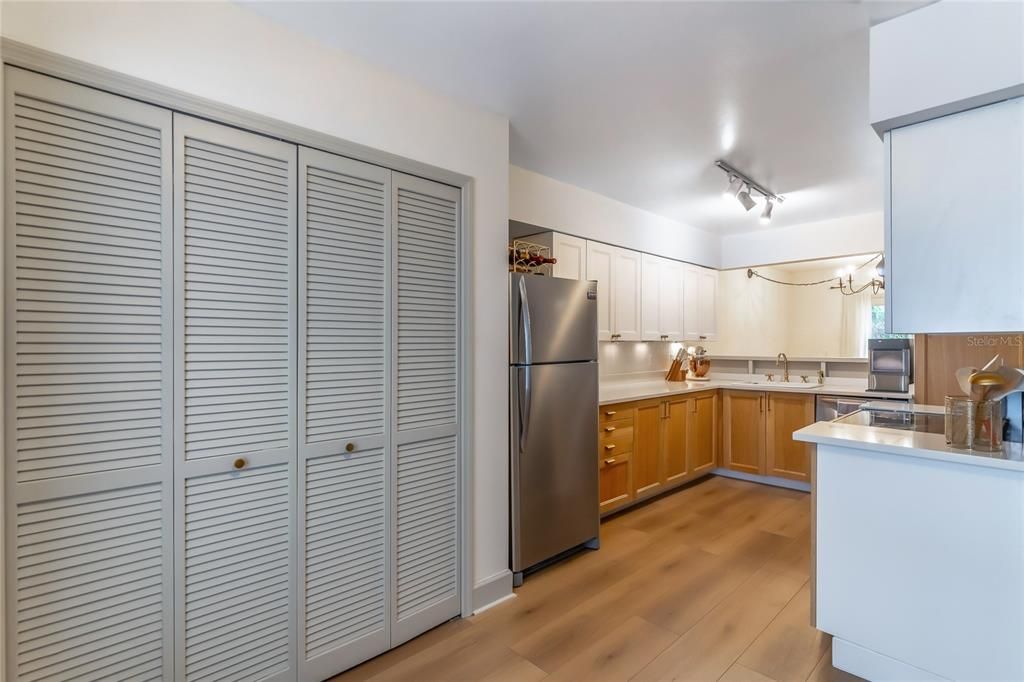 На продажу: $310,000 (2 спален, 2 ванн, 1190 Квадратных фут)