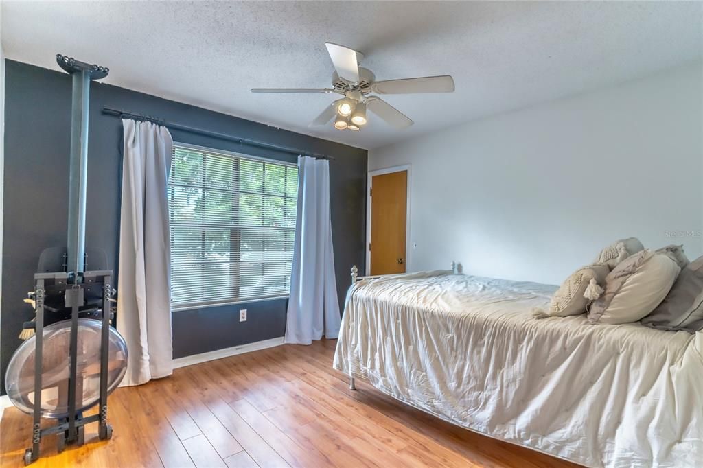 На продажу: $310,000 (2 спален, 2 ванн, 1190 Квадратных фут)