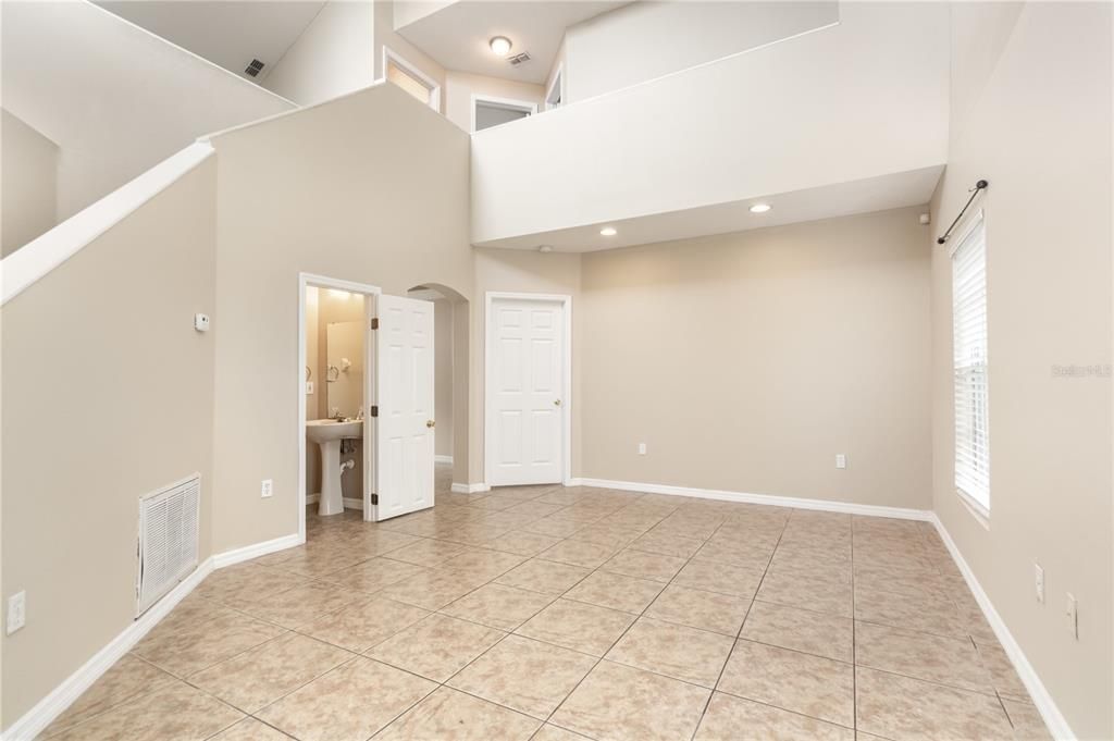 合同活跃: $324,900 (3 贝兹, 2 浴室, 1638 平方英尺)